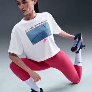 Nike Sportswear Club
Women's Cropped T-Shirt IM7733-100 Size M